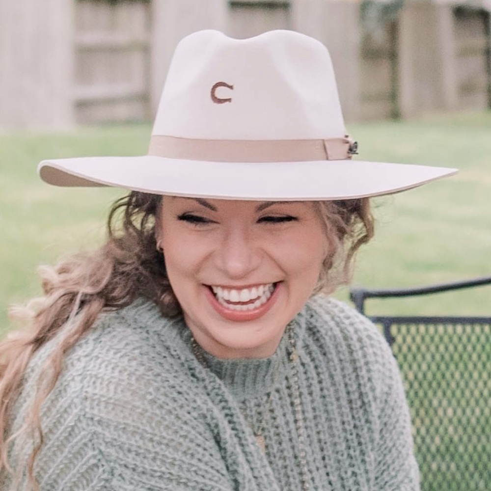 Meet your Posher, Taylor